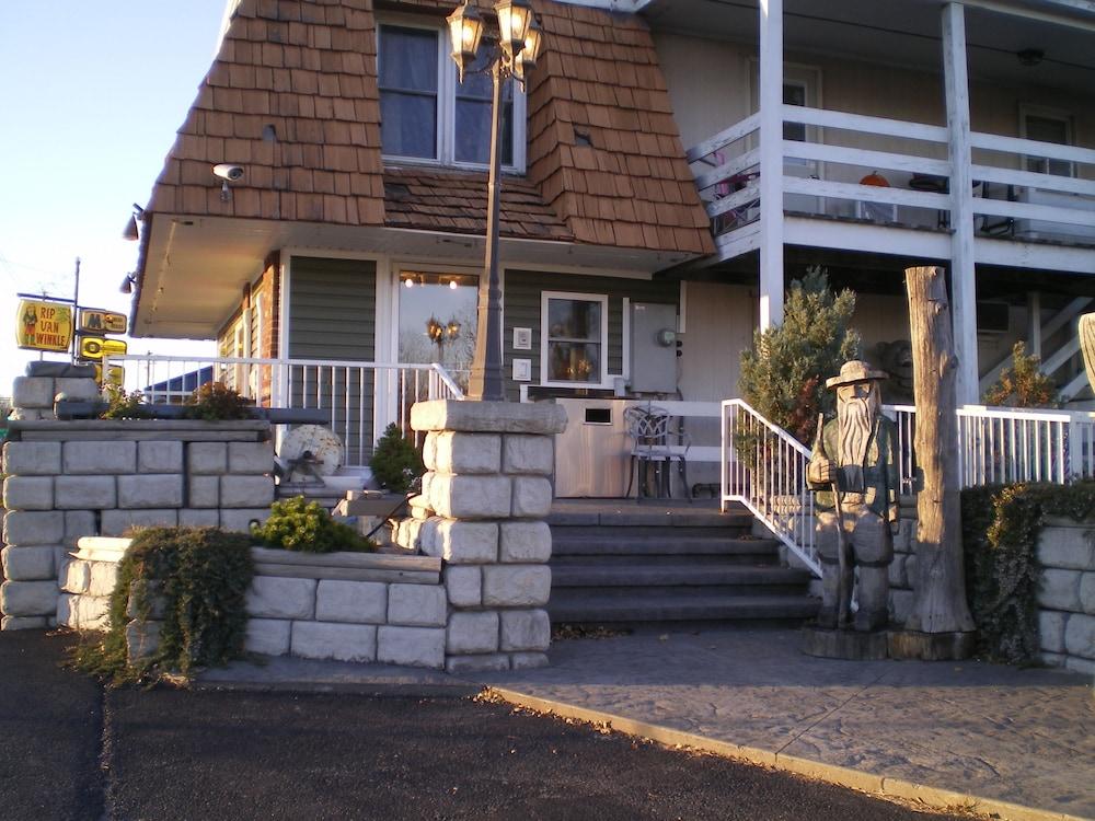 Rip Van Winkle Motel photo 29