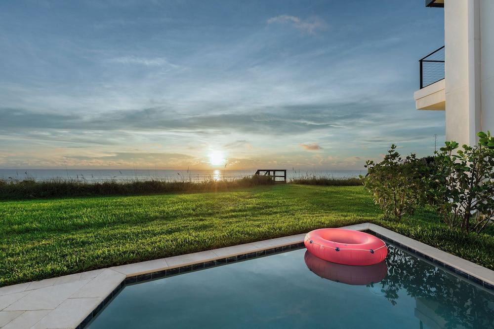 Harbor Island Beach Club by Villatel photo 42