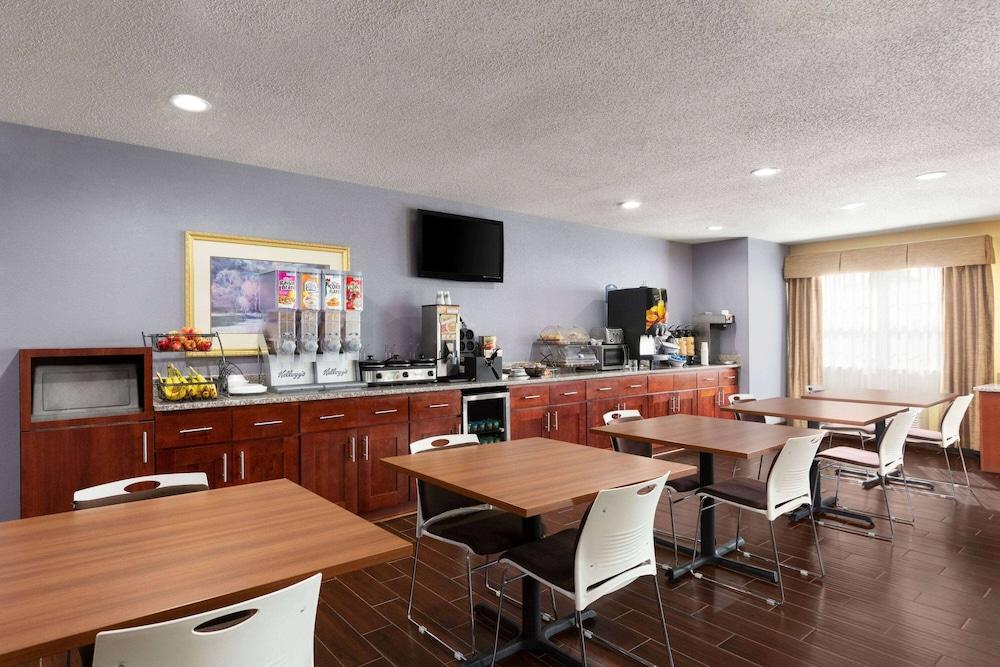 Microtel Inn & Suites by Wyndham Thomasville/High Point/Lexi photo 19
