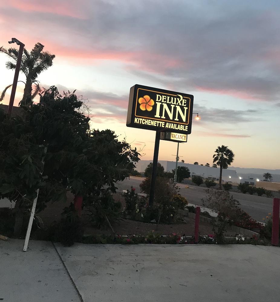 Deluxe Inn photo 14