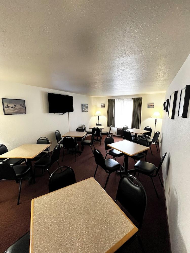 Magnuson Hotel Country Inn photo 45