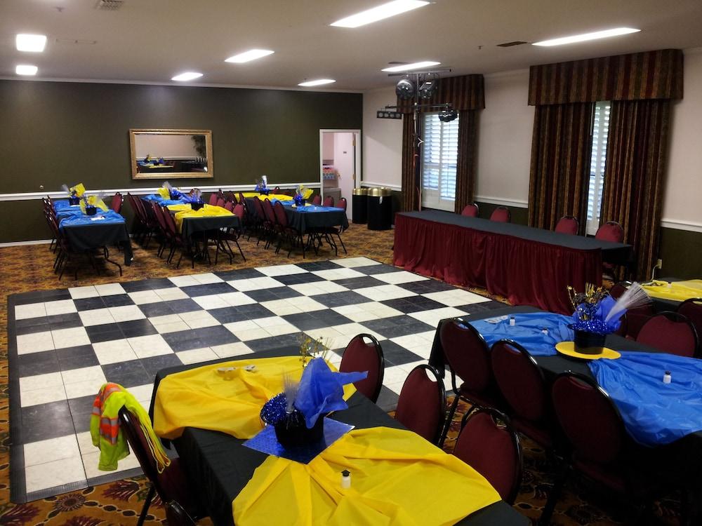 Ashmore Inn and Suites photo 31