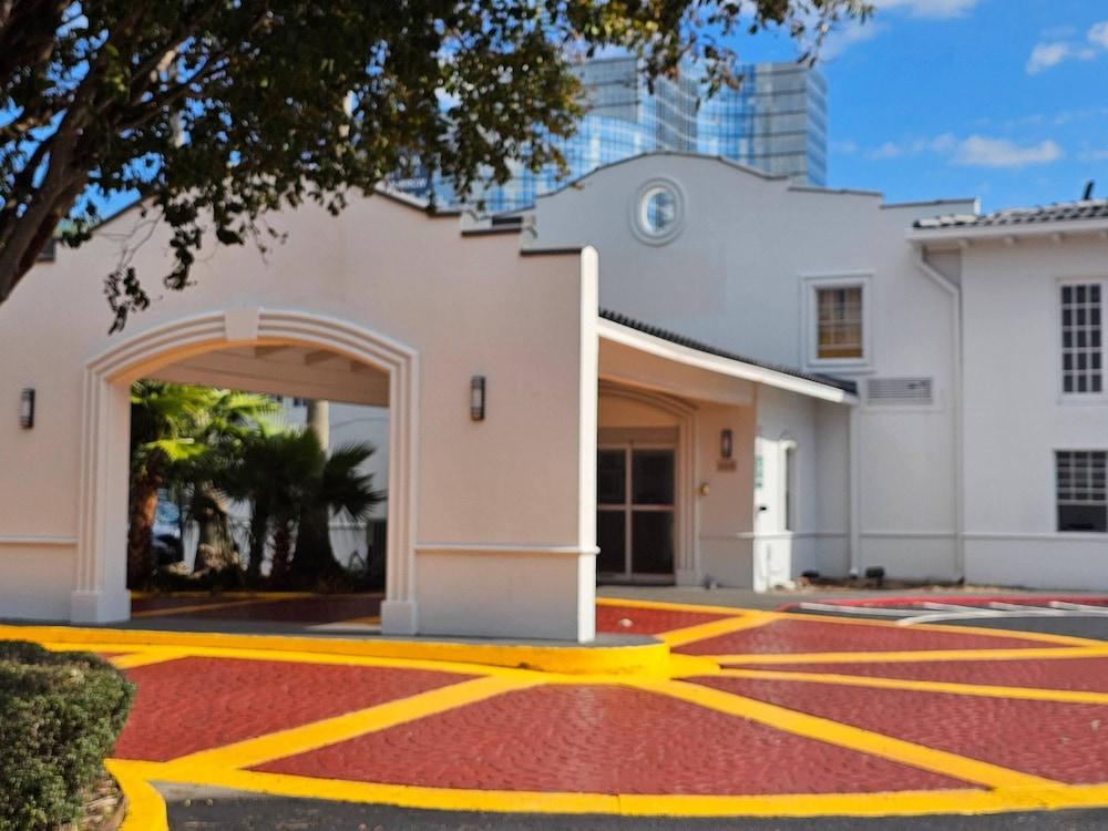 Quality Inn & Suites photo 1