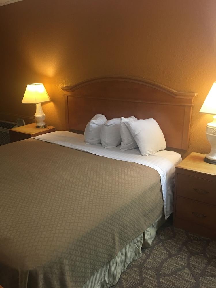 A Victory Hotel - Southfield photo 10