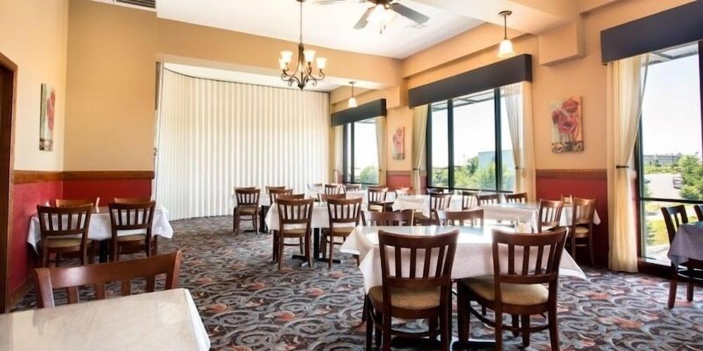 Grand Plaza Hotel & Conference Center photo 12