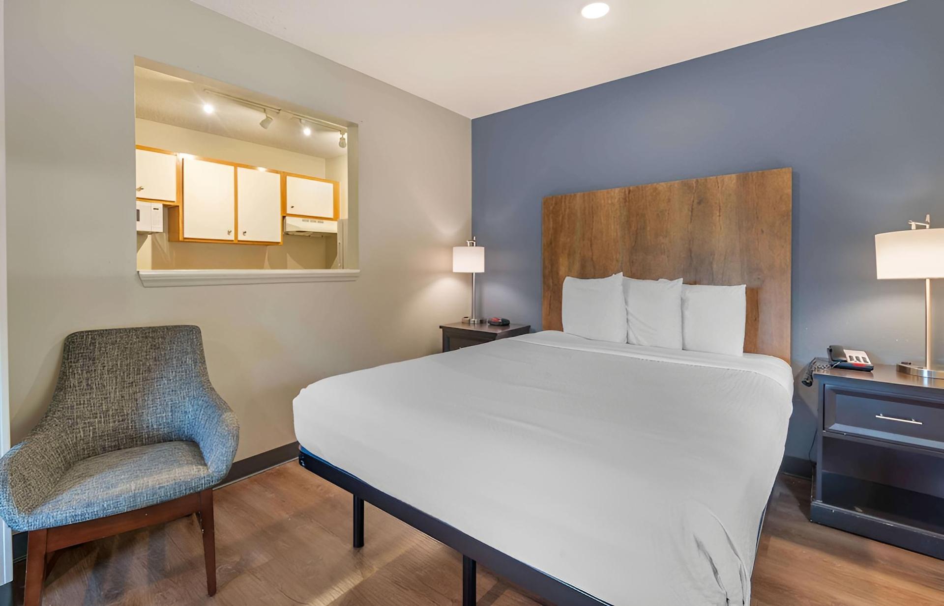 Extended Stay America Select Suites Charlotte University E photo 17