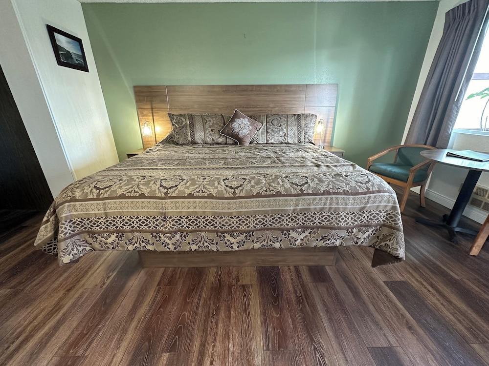 Capt John's Motel photo 13
