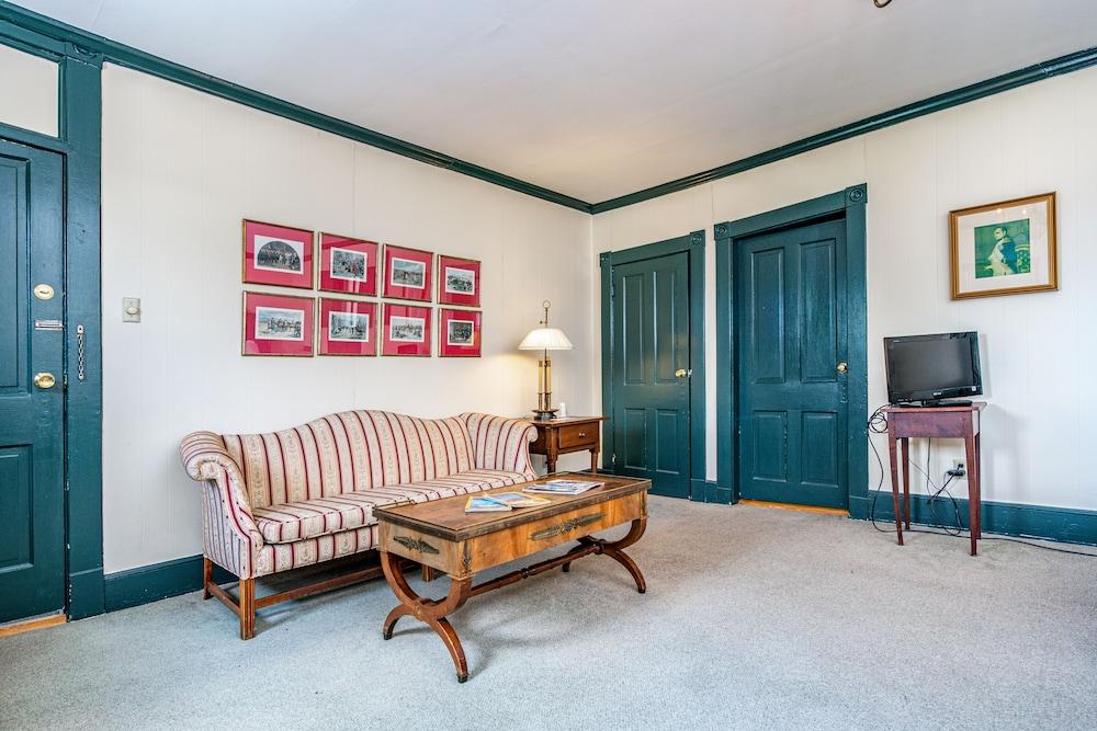Wayside Inn photo 73
