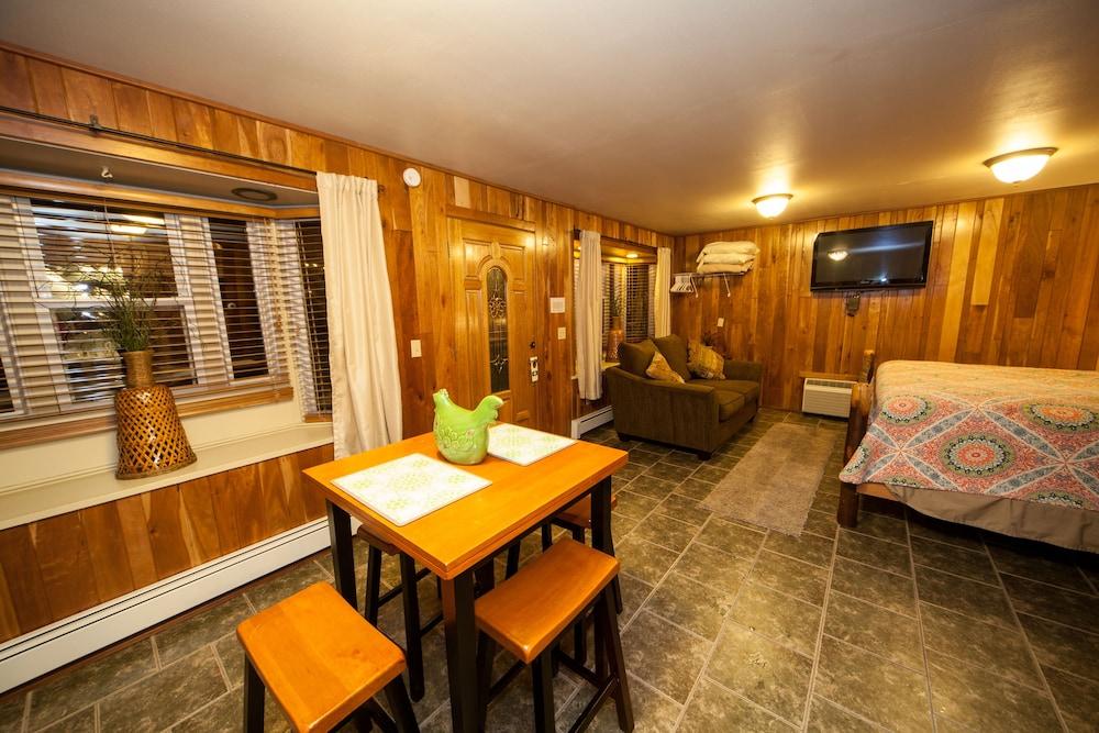 Log Cabin Lodge & Suites photo 21