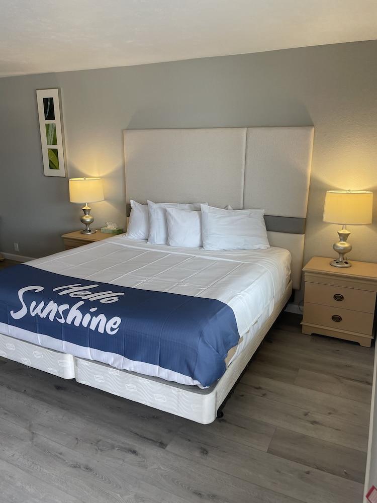 Sunglow Hotel photo 21