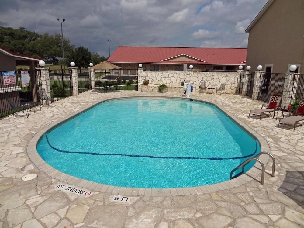 Texan Inn By OYO Beeville US-181 photo 3