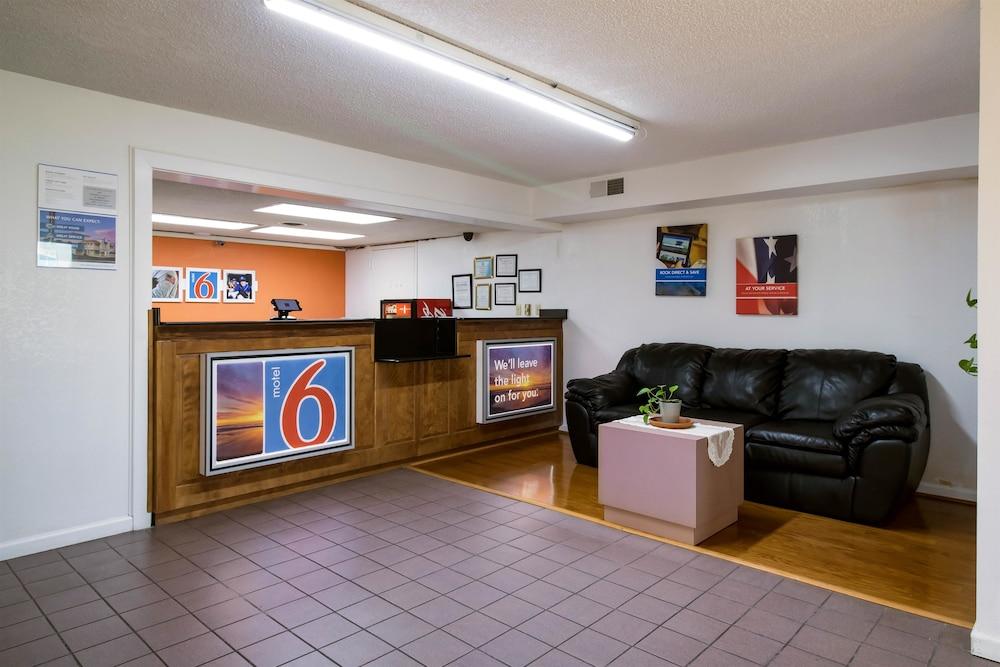 Econo Lodge photo 24