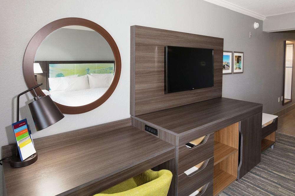 Hampton Inn St. Augustine Beach photo 28