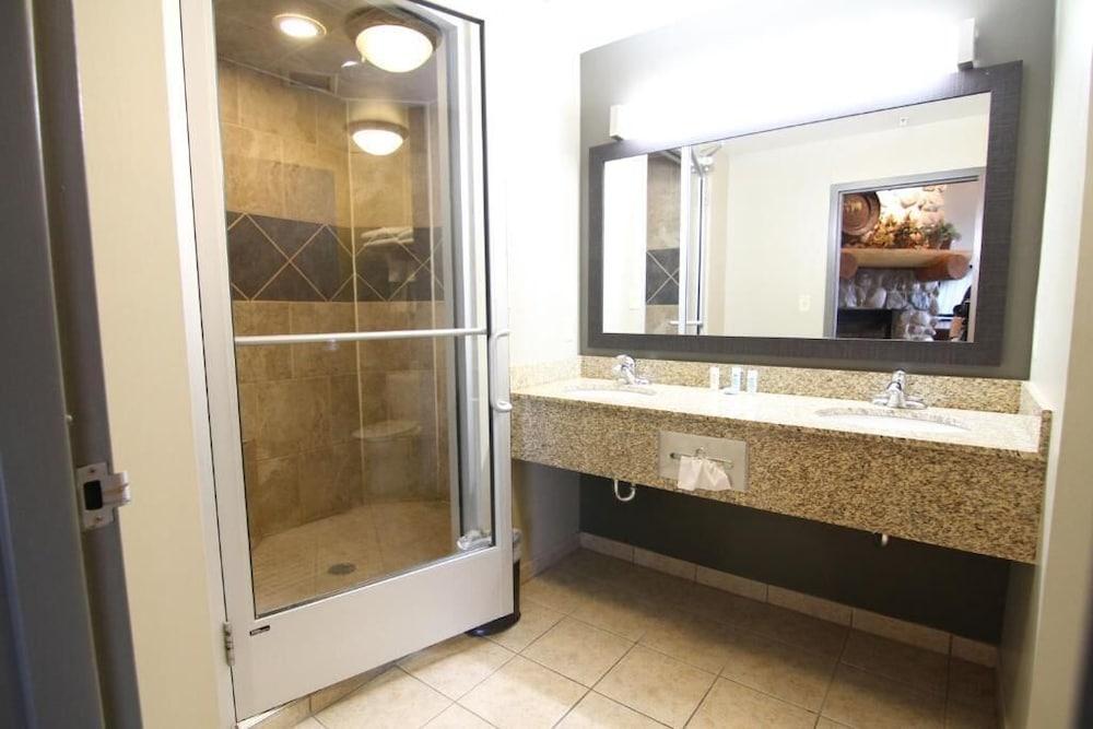 Casper C'mon Inn Hotel & Suites photo 22