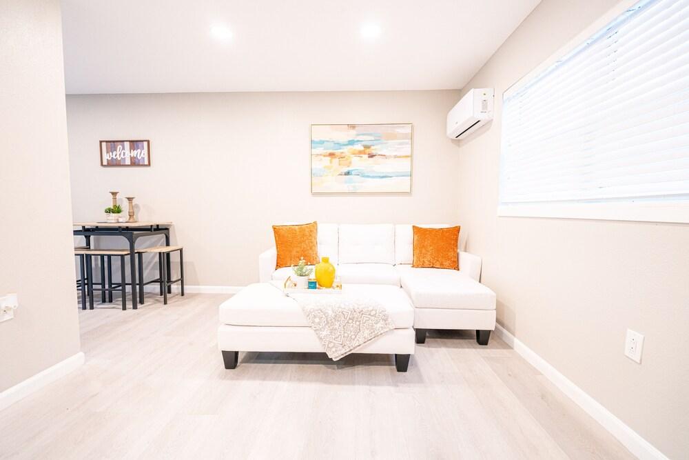 University Serenity Suites 14th photo 22