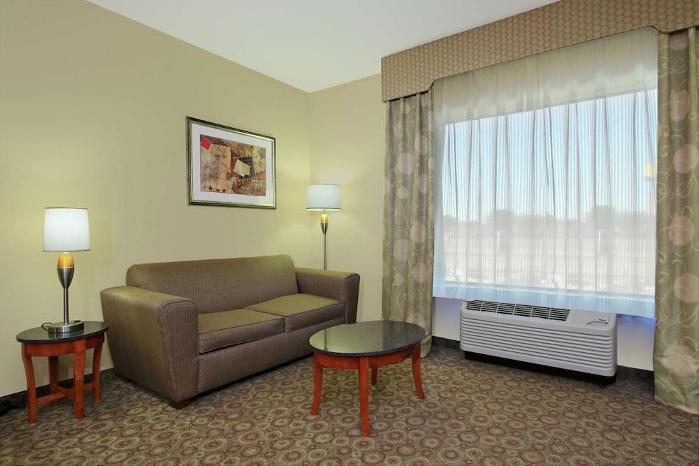 Hampton Inn & Suites Buffalo photo 53