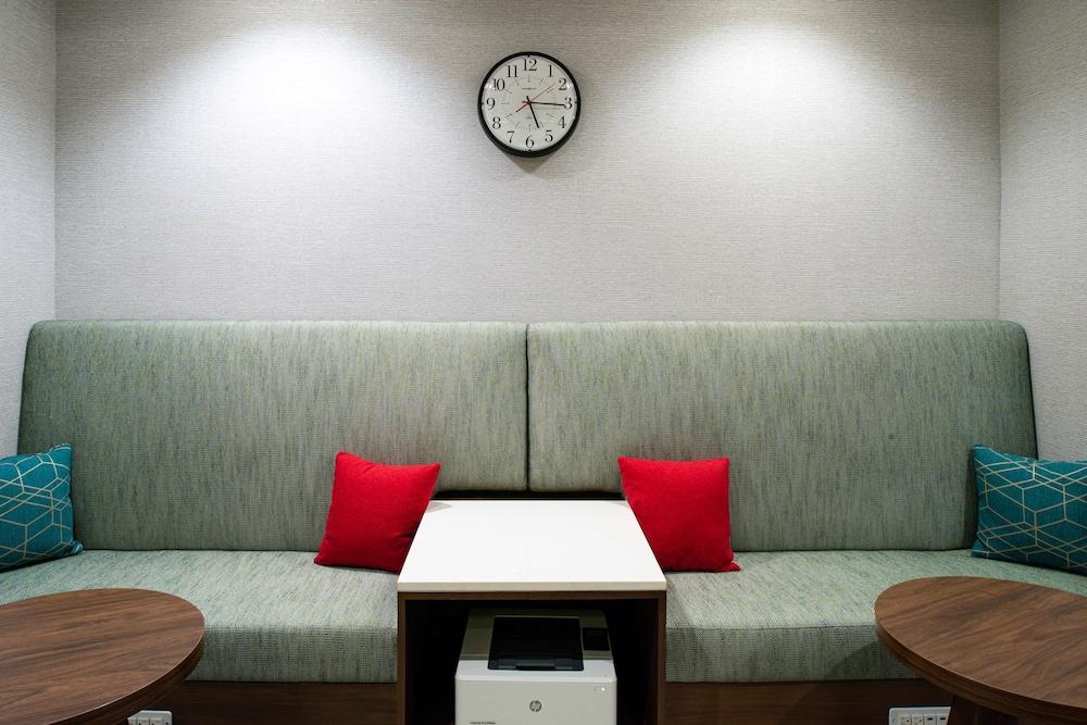 Hampton Inn & Suites Adrian photo 56
