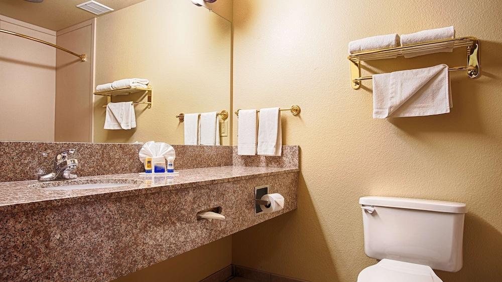 SureStay Plus Hotel by Best Western Quanah photo 8