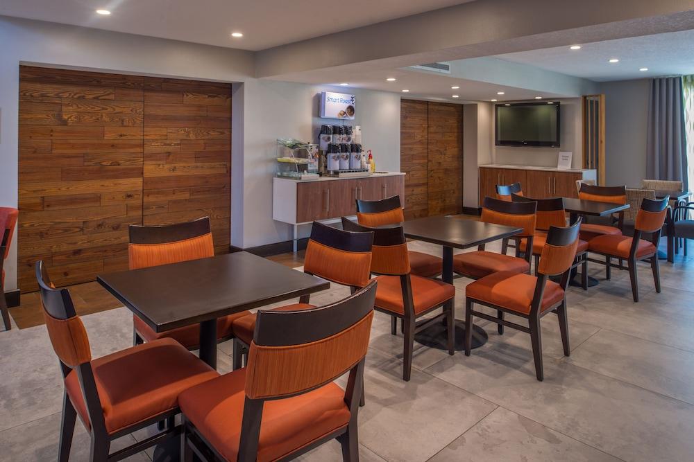 Holiday Inn Express & Suites San Antonio Medical-Six Flags by IHG photo 81