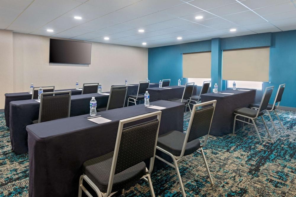 Hampton Inn Salisbury photo 26