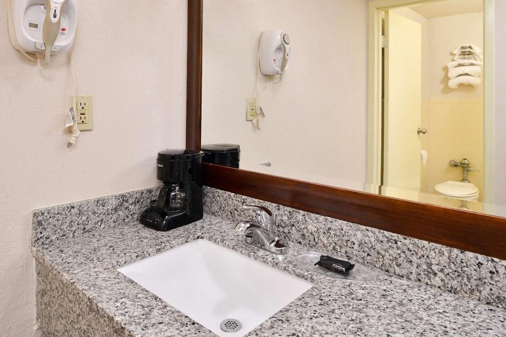 Americas Best Value Inn Augusta Historic Downtown photo 9