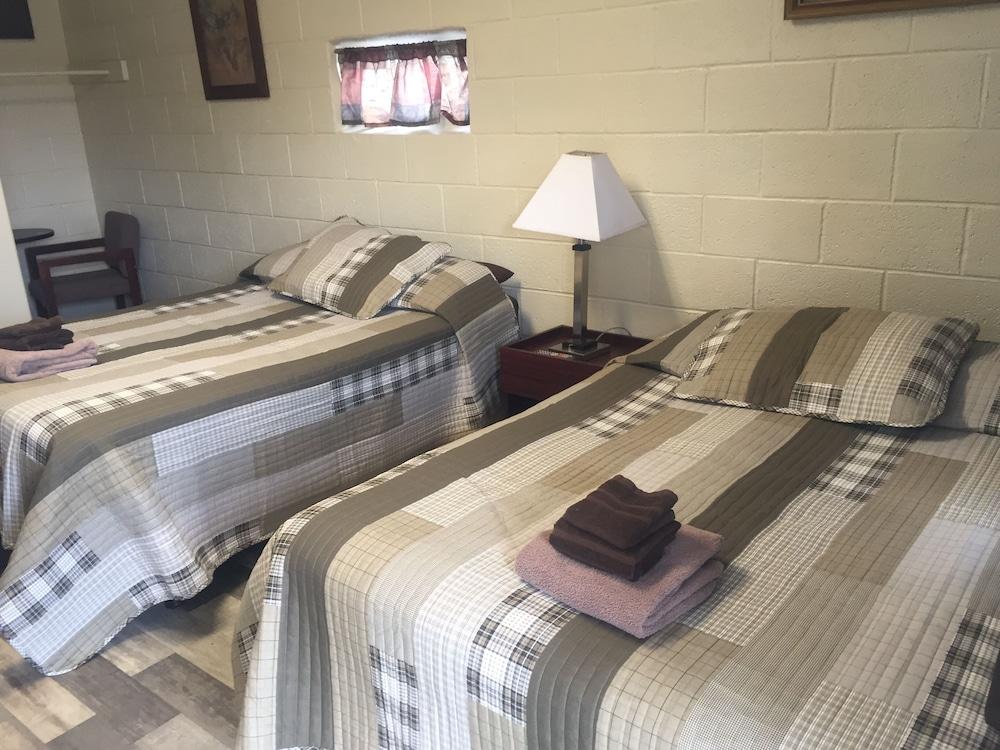 Dighton Inn photo 9