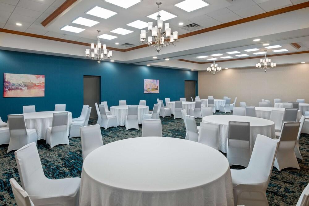 Hampton Inn Salisbury photo 24