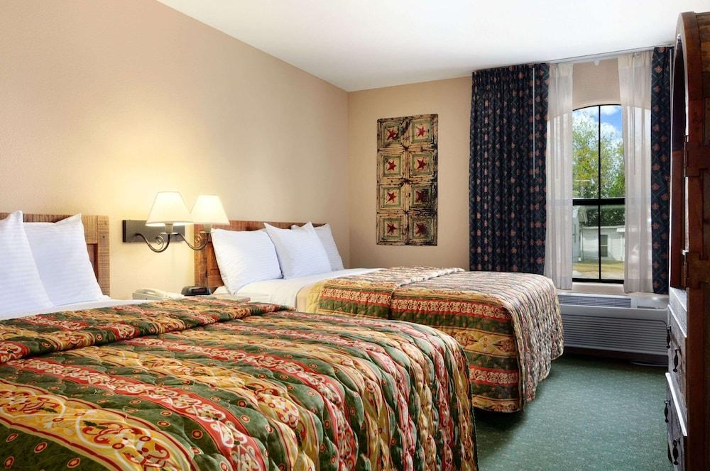 Days Inn & Suites by Wyndham Llano photo 24
