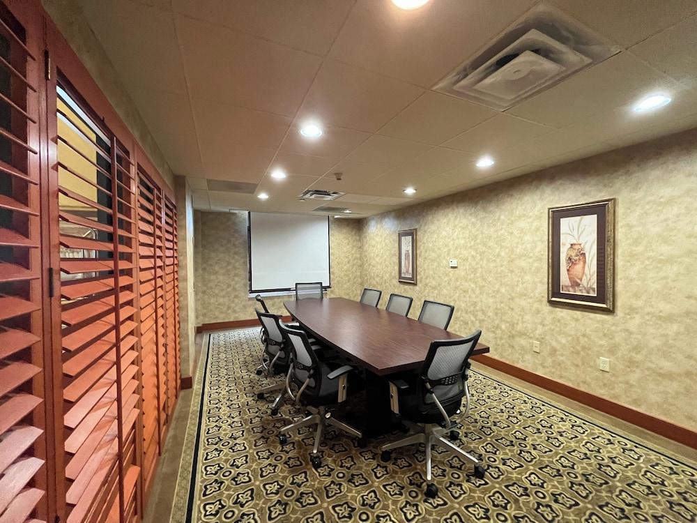 Wingate By Wyndham Peoria photo 46
