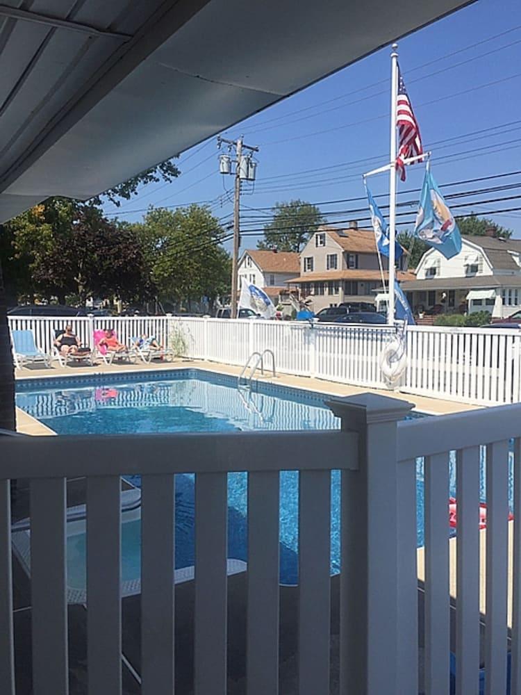 Pelican Point Motel photo 4