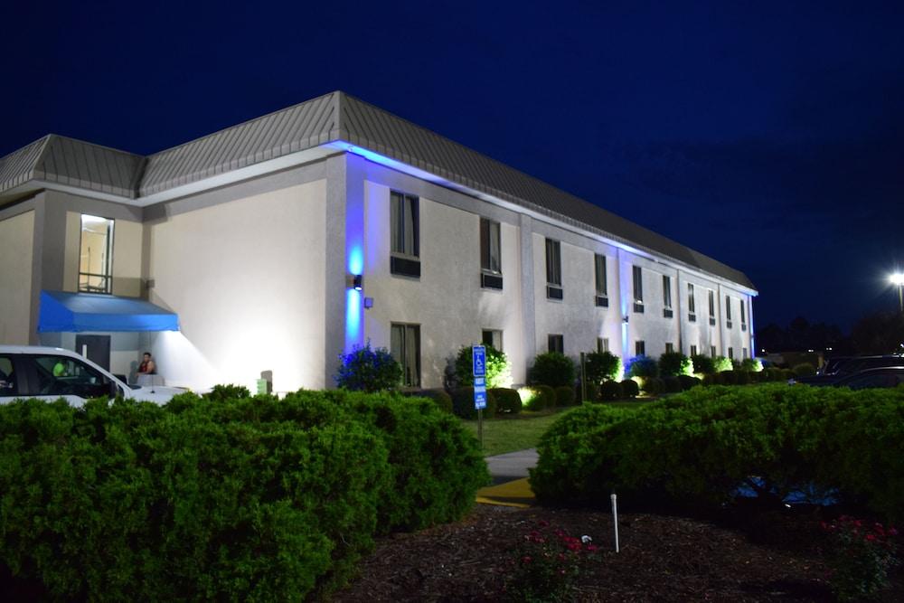 Econo Lodge at the University photo 31