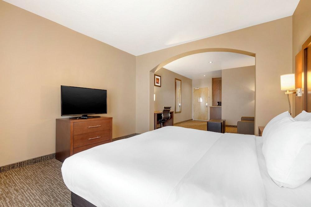Comfort Inn at Convention Center photo 12