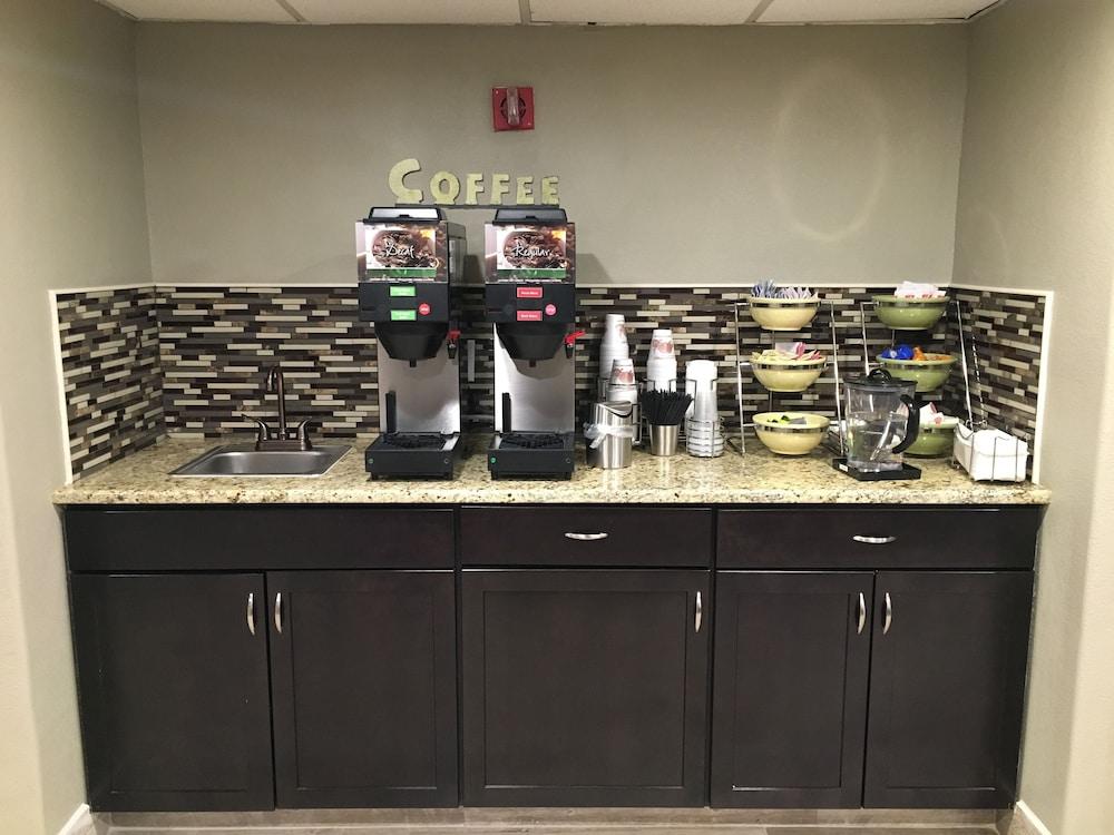 Quality Inn & Suites Winfield photo 46