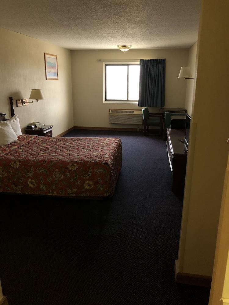 Denison Inn & Suites photo 10