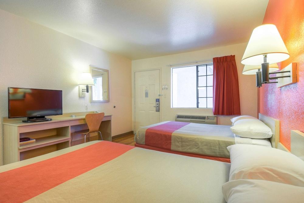 Motel 6 El Cajon, CA - San Diego photo 11