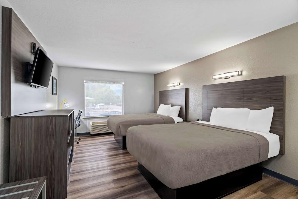 Quality Inn & Suites Biloxi - Ocean Springs photo 25