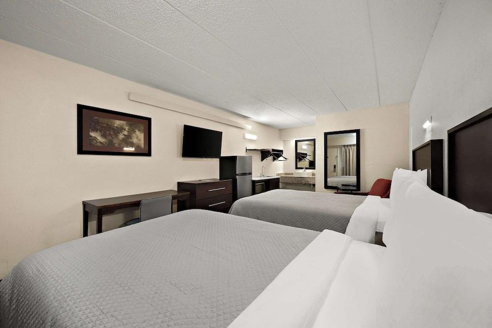 Suburban Studios Peoria photo 4