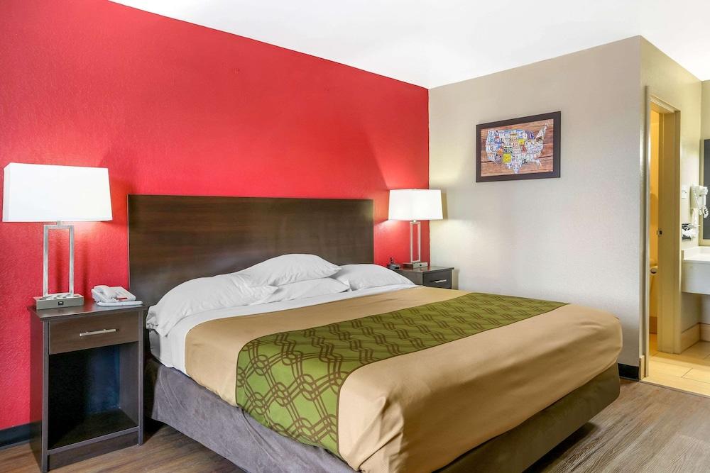 Econo Lodge Shorewood photo 8