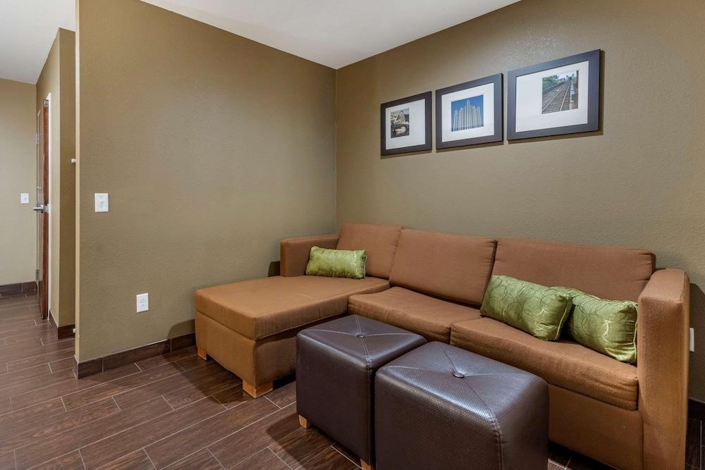 Comfort Inn & Suites Pittsburgh South photo 13