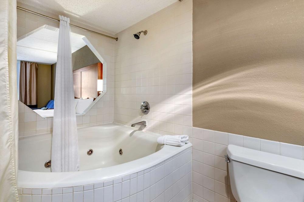 Comfort Inn Alliance photo 36