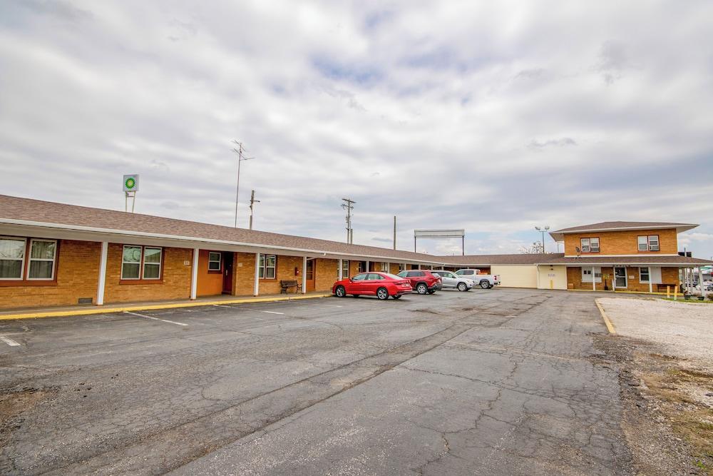 OYO Travelier Motel photo 17
