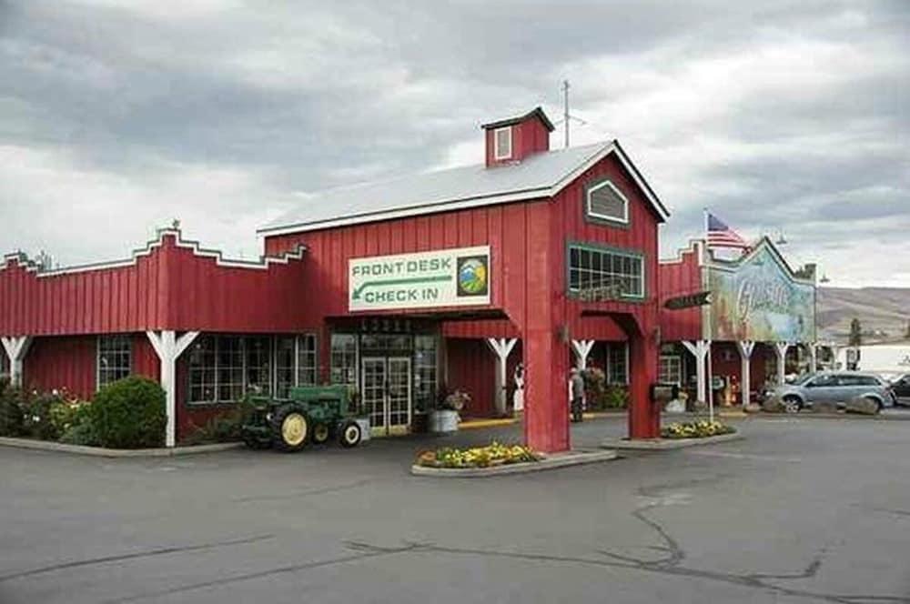 Cousins Country Inn photo 100