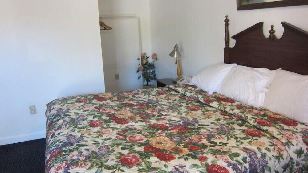 Lamplighter Motel - Clinton, Connecticut photo 15