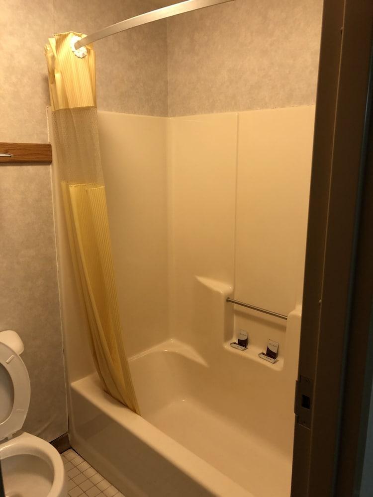 Denison Inn & Suites photo 41