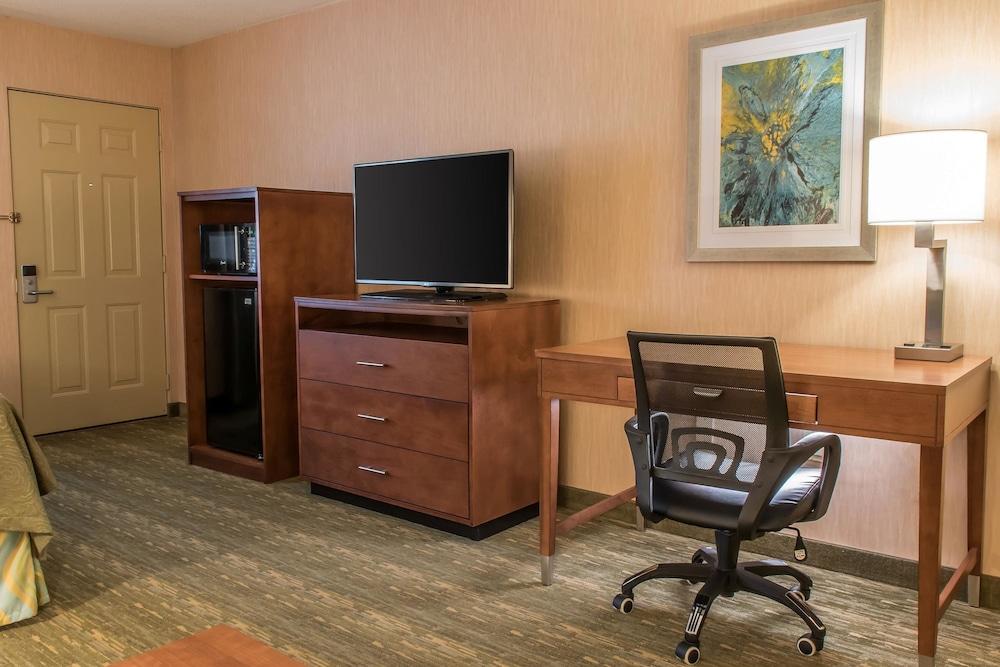 Quality Inn Bedford photo 14