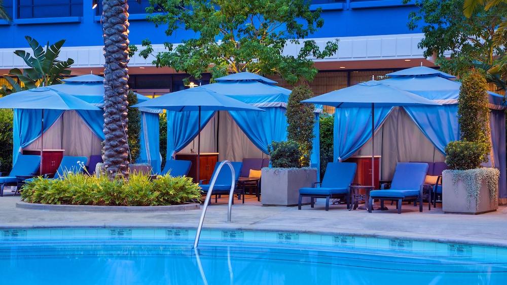 Disneyland Hotel photo 35