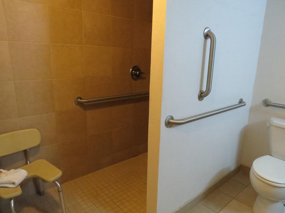 Holiday Inn Express & Suites Phoenix Midtown by IHG photo 7