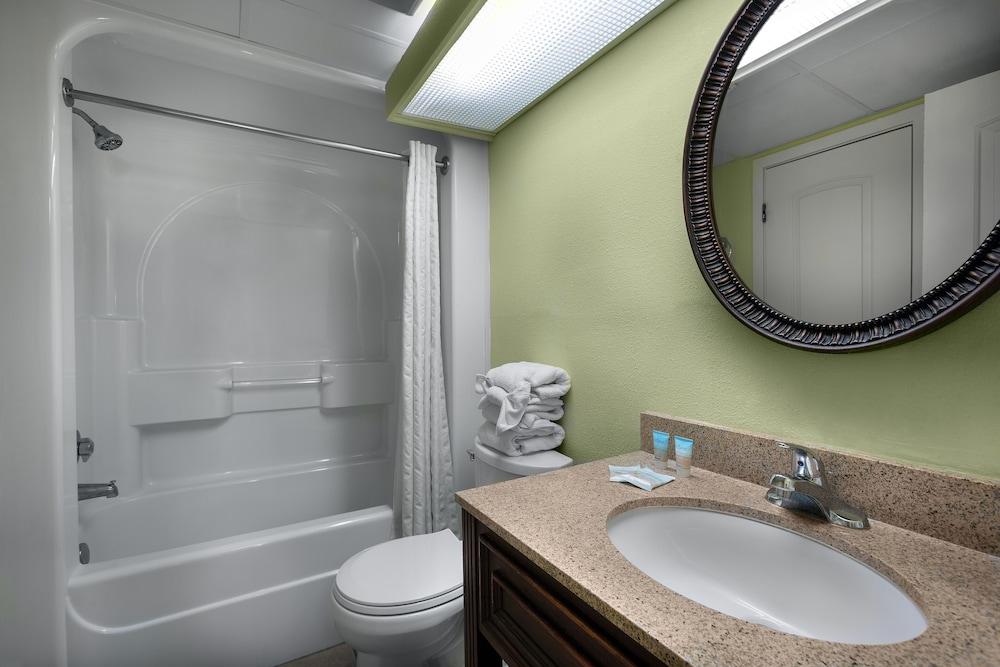 Monterey Bay Suites photo 13