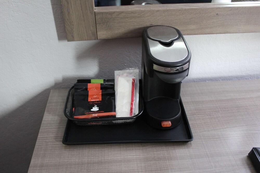 Ramada by Wyndham Cedar Rapids South photo 15