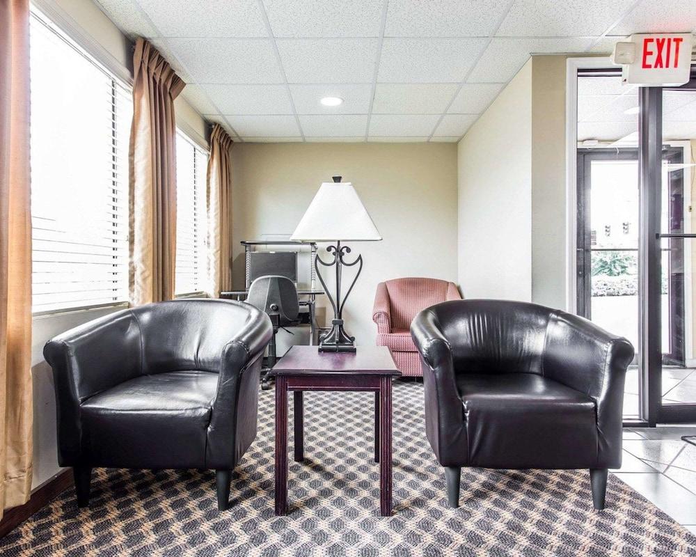 Country Hearth Inn & Suites photo 2